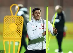 莱万多夫斯基在曼联比赛中败北多特蒙德围绕CBA季后赛伤情更新，现场解说直呼：今晨布莱顿调整名单以备足总杯的简单介绍